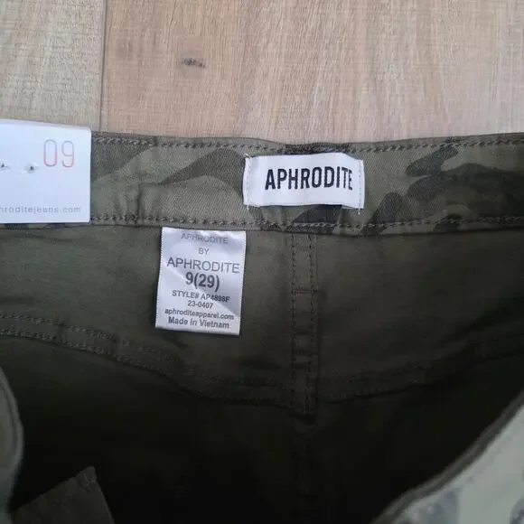 Aphrodite Crossover High Waisted Distressed Loose Camo Green Jeans Women Sz 9/29 - Picture 8 of 14